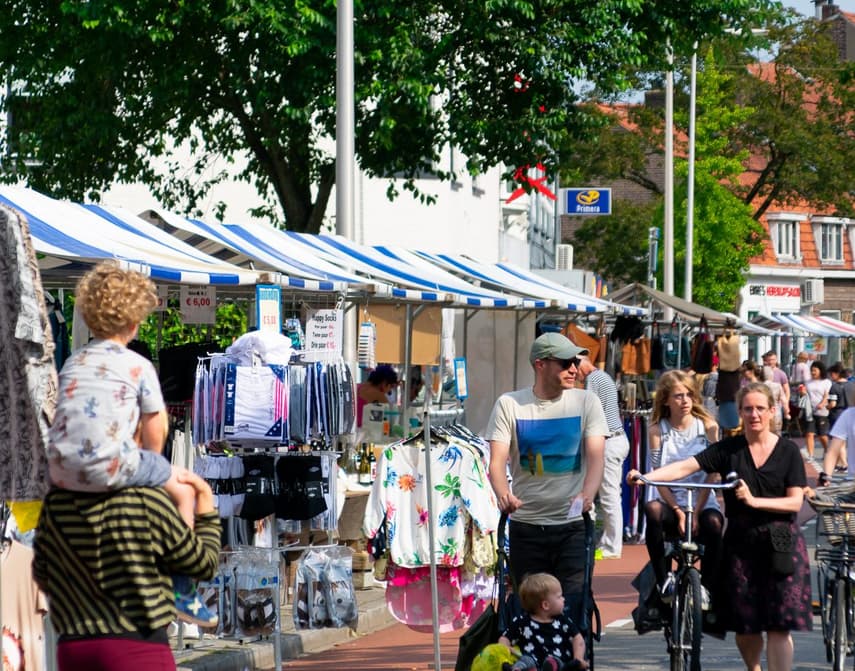 Kerkopenstelling en boekenmarkt